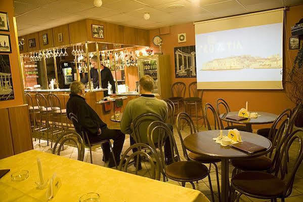 Pokoje Goscinne Akropol Poznań Buitenkant foto