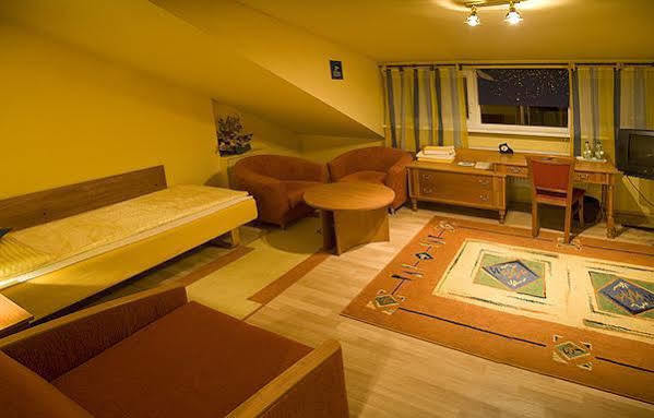 Pokoje Goscinne Akropol Poznań Buitenkant foto